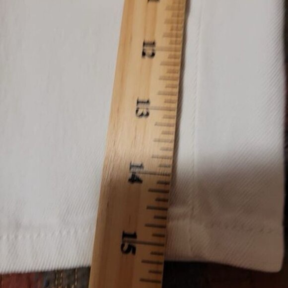 Style Co Women s size 8P White Bermuda Shorts Button zip up with 5 pockets - Picture 8 of 9